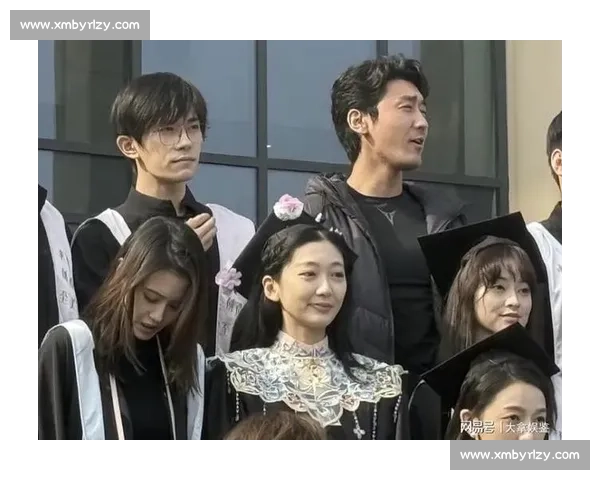 千玺的毕业礼迟到三年:穿学士服赴宴,终于圆满 千玺的毕业礼迟到三年:穿学士服赴宴,终于圆满